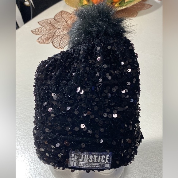 Justice " Don't let anyone put a label on you"
Sequin Beanie black fur Pompom - Picture 8 of 12